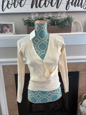 Size Large Heartloom Ribbed Crossover top in Ivory